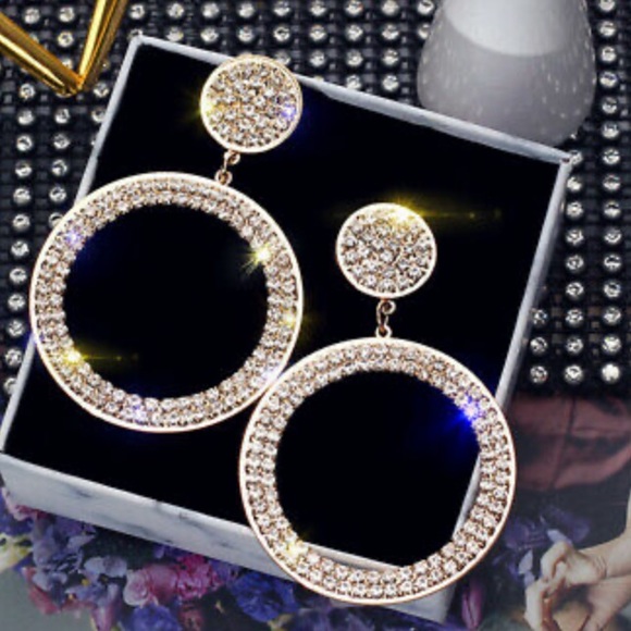 NEW 18K gold plated Beautiful Hoop Earrings - Picture 3 of 3